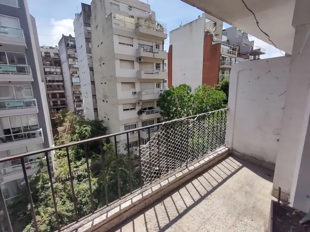 Venta  departamento de  2 ambientes con balcón en Palermo