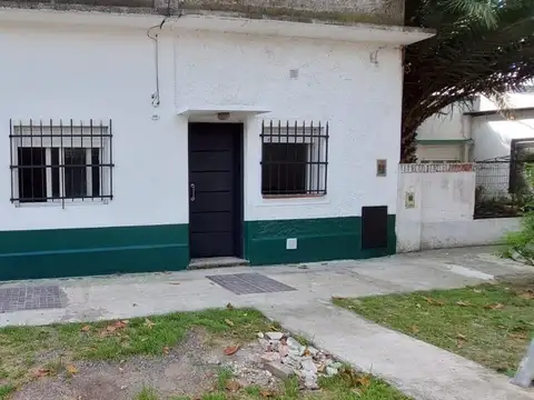 CASA EN ALQUILER EN HERMOSO BARRIO