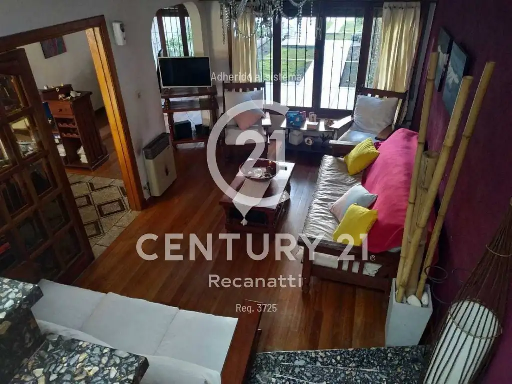 Gran chalet de 6 ambientes con local sobre Avenida Libertad