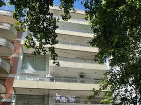 IMPERDIBLE 2 AMBIENTES AL FRENTE CON BALCÓN APTO PROF.  EN VILLA URQUIZA RESIDENCIAL