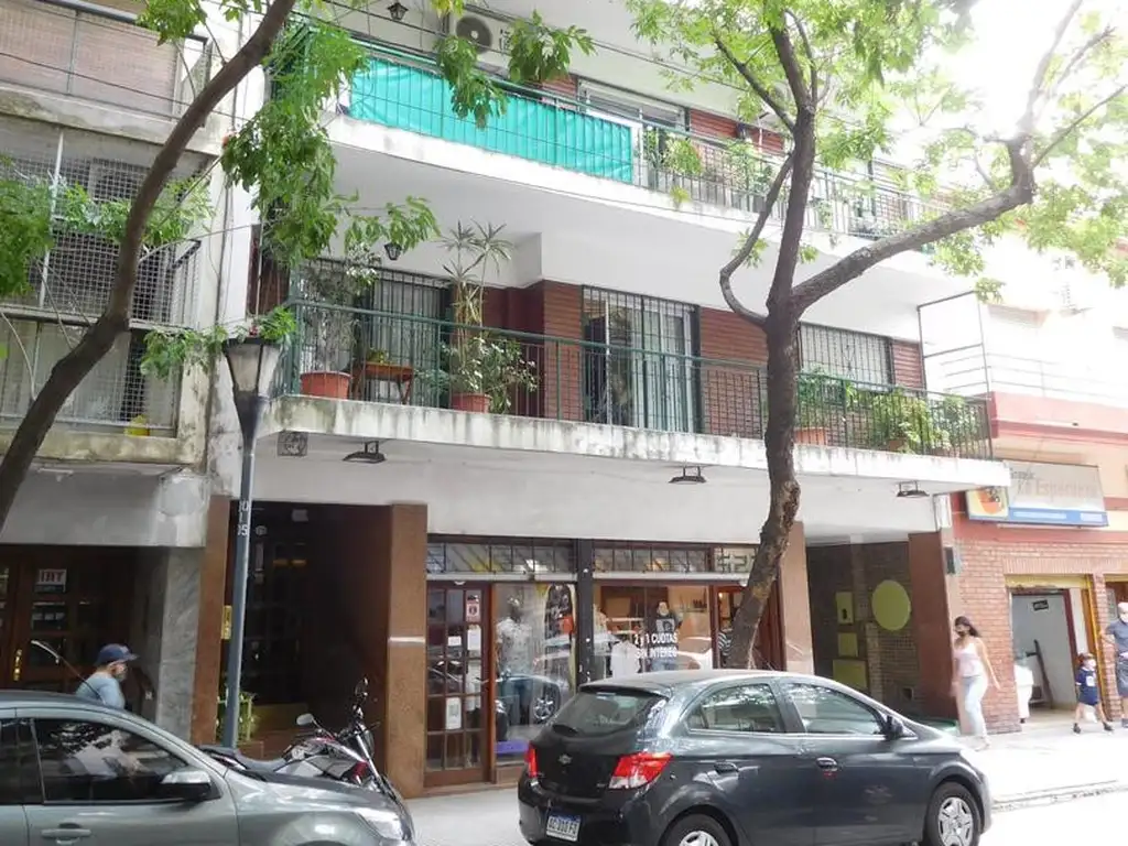 EXCELENTE DEPARTAMENTO DE  3 AMB. 80 M2 CON BALCON