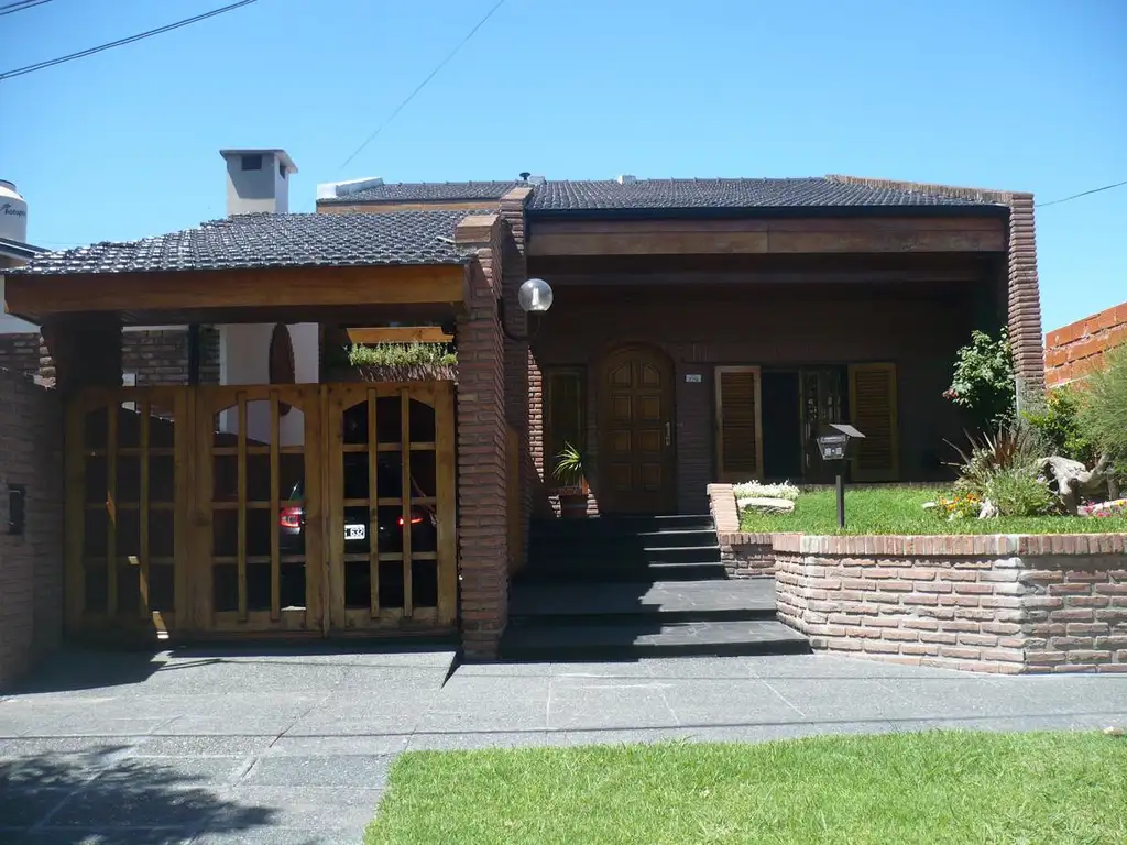 Chalet 4 ambientes en venta en Ituzaingo