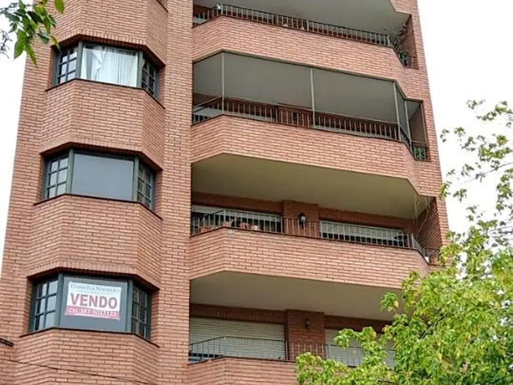 Exc. depto 3 dorm cochera baulera venta Sgo del Estero 165