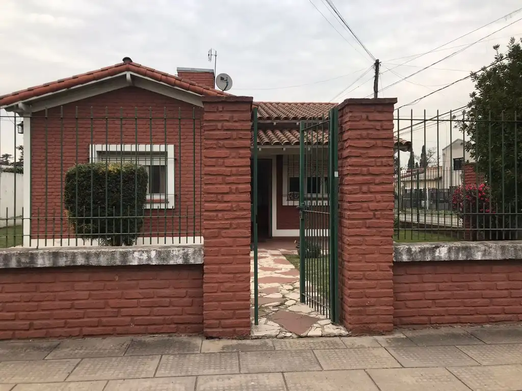 CASA 4 AMBIENTES EN VENTA - PASO DEL REY