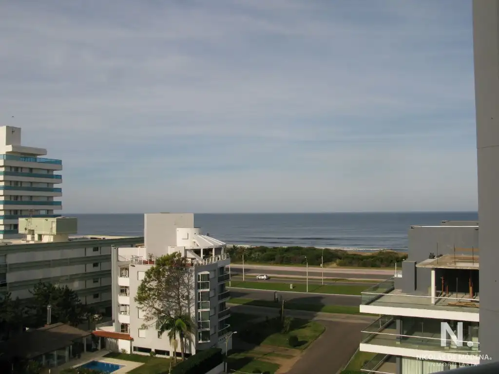 En venta apartamento en Aidy Grill de 3 dormitorios- Punta del Este