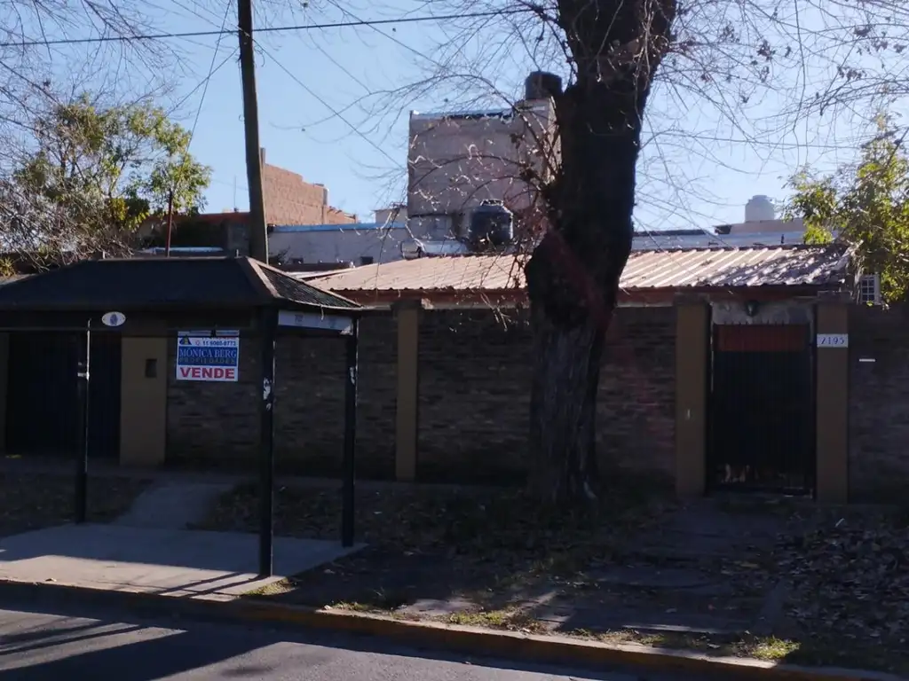 CASA EN MUY BUENA UBICACION