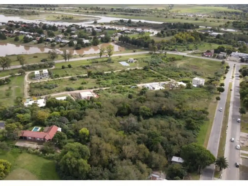 Terreno UNICO - gran lote sobre Bv Rivadavia, vista asegurada al rio