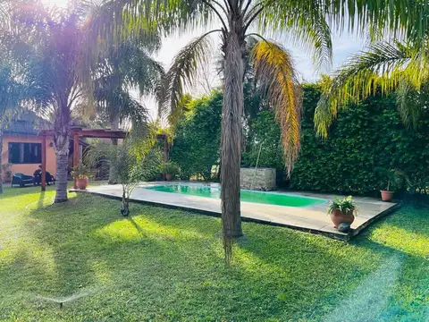 RE/MAX VENDE CASA EN JARDINES DE LA COSTA