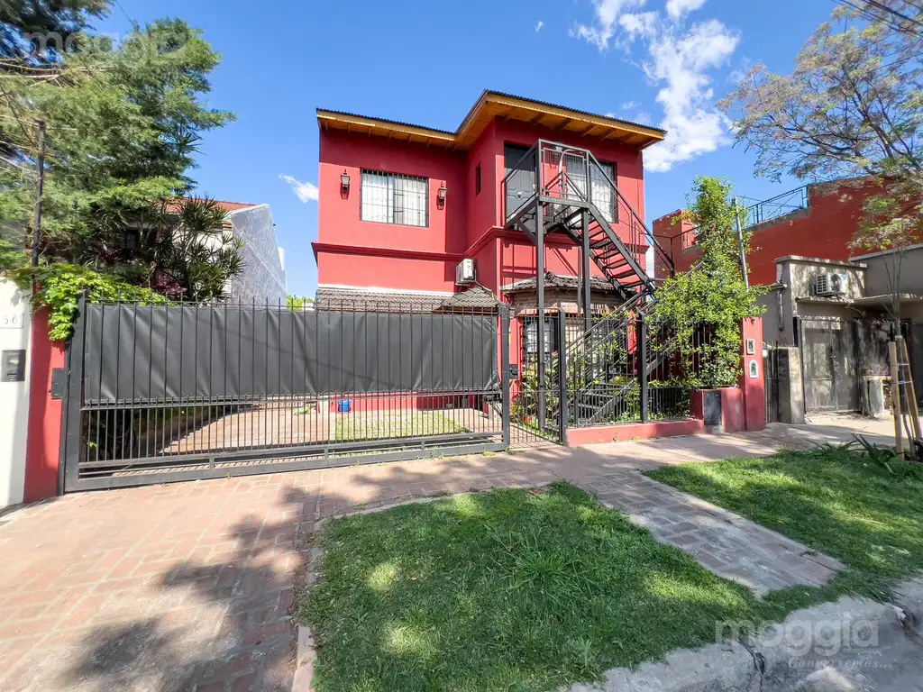 Impecable Casa en Venta en Plumerillos al 1500 en Boulogne con 3 Dormitorios, Pileta y Parrilla