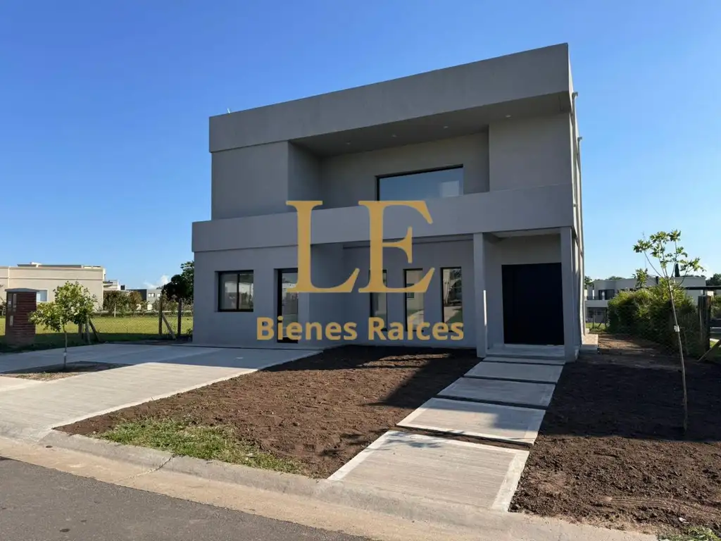 Venta Casa en Barrio Santa Lucia - Pilar del Este