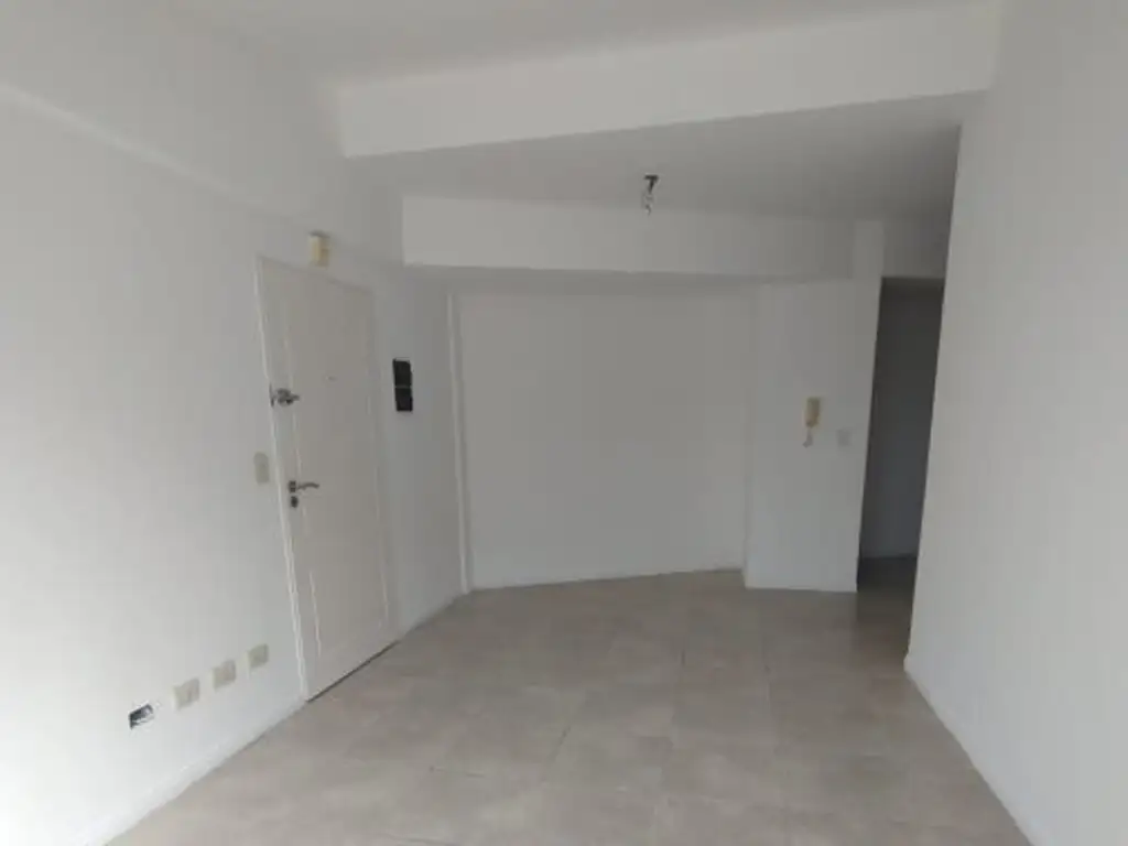 DEPARTAMENTO CON COCHERA EN VENTA EN ADROGUE - EXCELENTE UBICACION