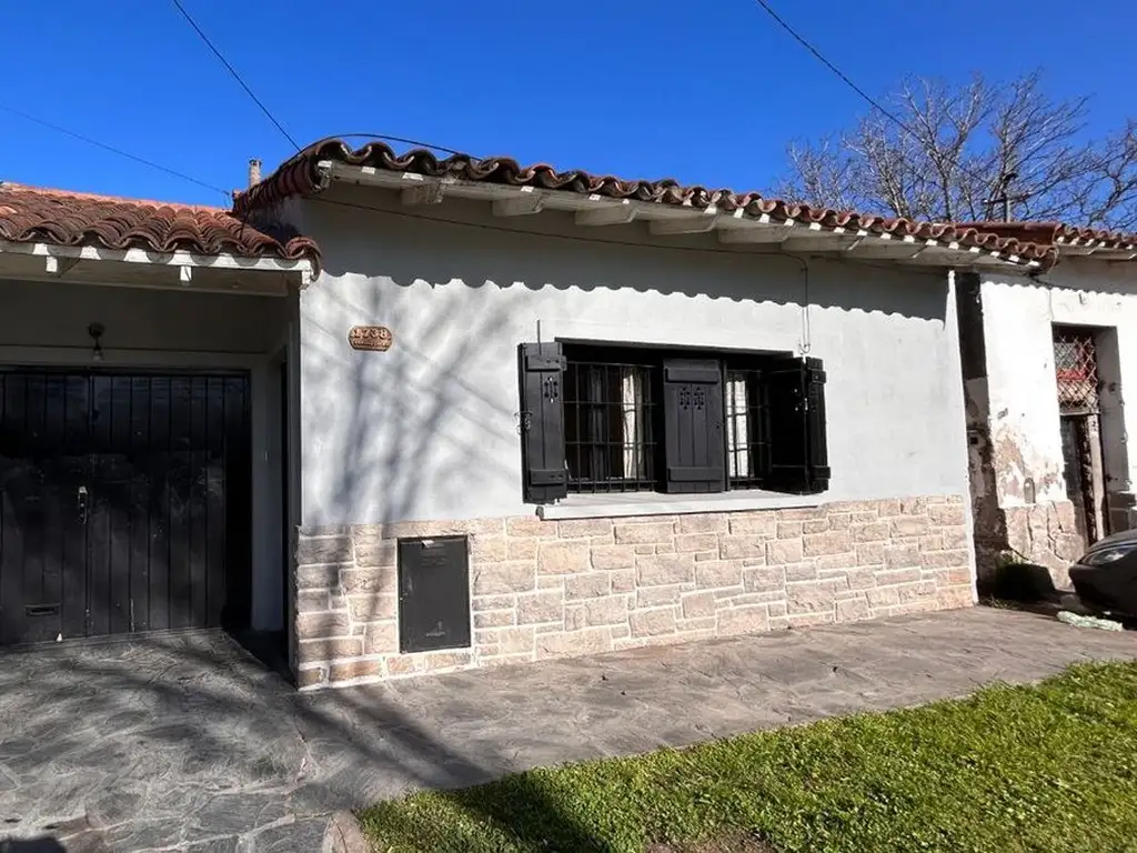 VENTA CASA 3 AMBIENTES CON GRAN LOTE