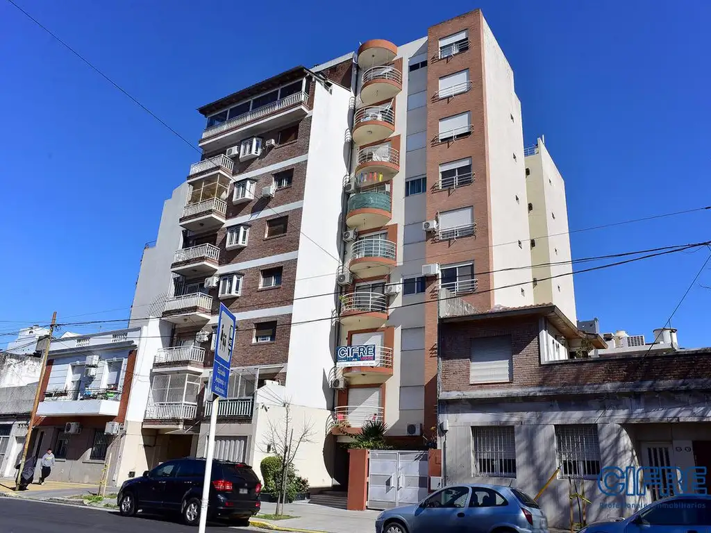 Departamento 3 ambientes contra frente balcón a pulmón de manzana todo luz y sol