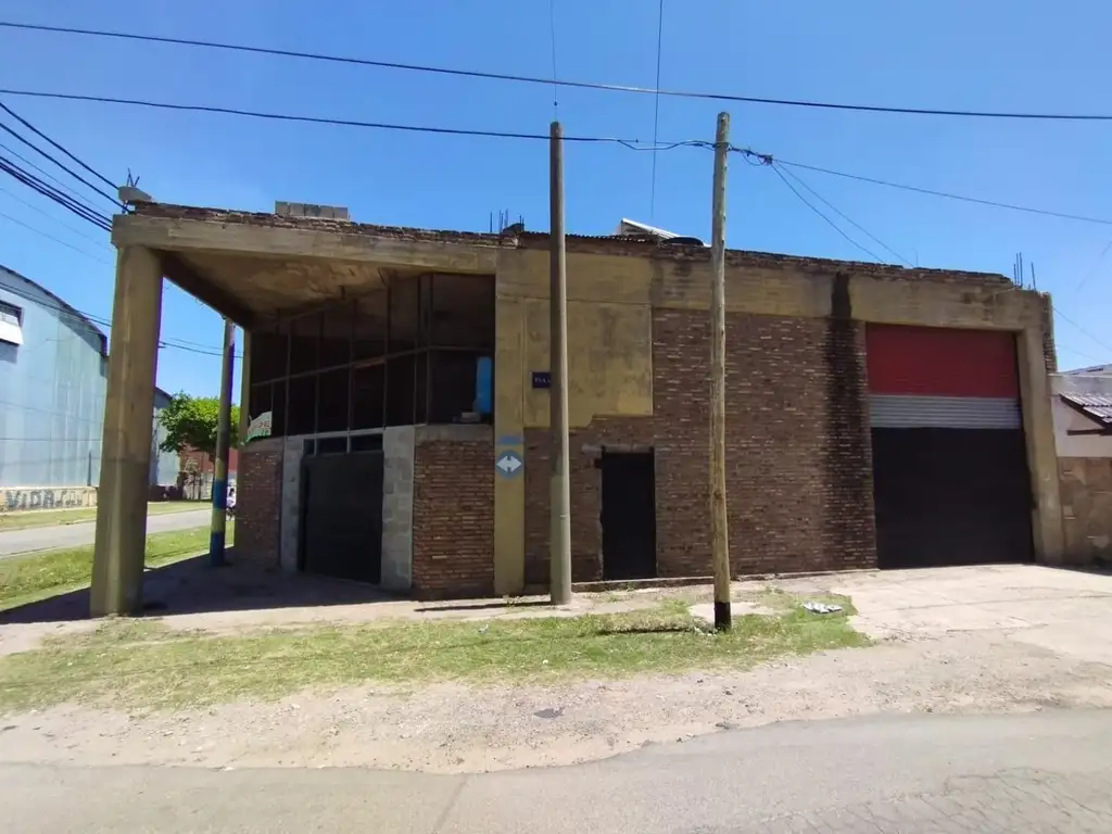 GALPÓN EN VENTA - PROVINCIAS UNIDAS Y VÉLEZ SÁRFIELD