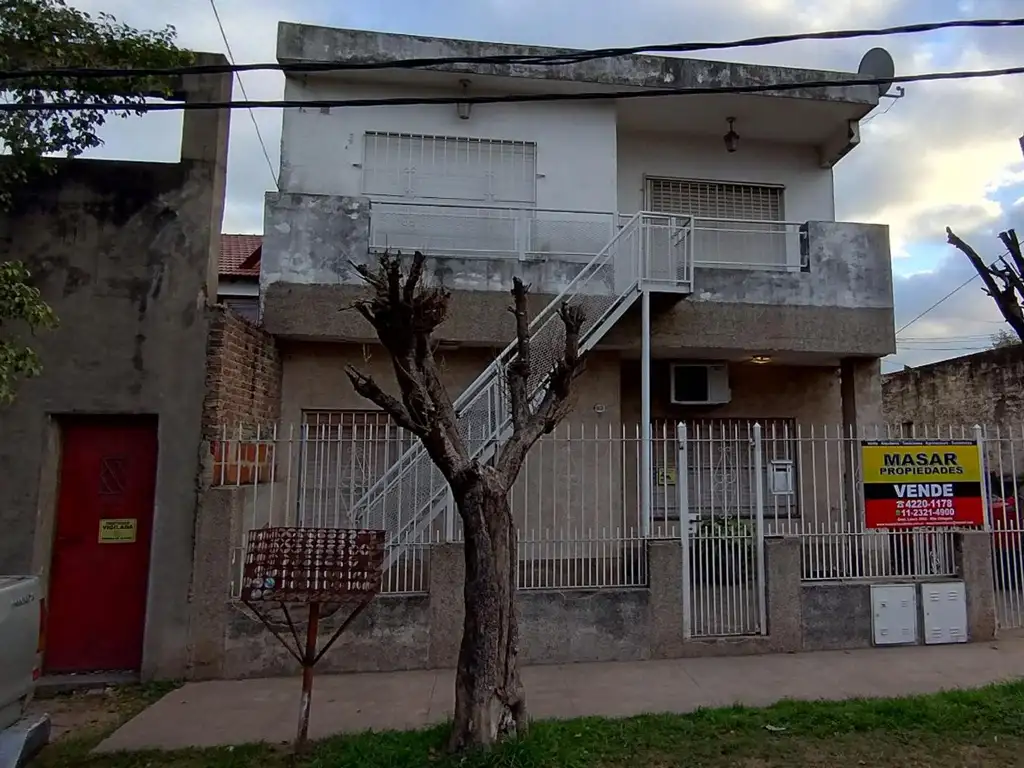 DOS CASAS TRES AMBIENTES PLANTA BAJA Y P. ALTA