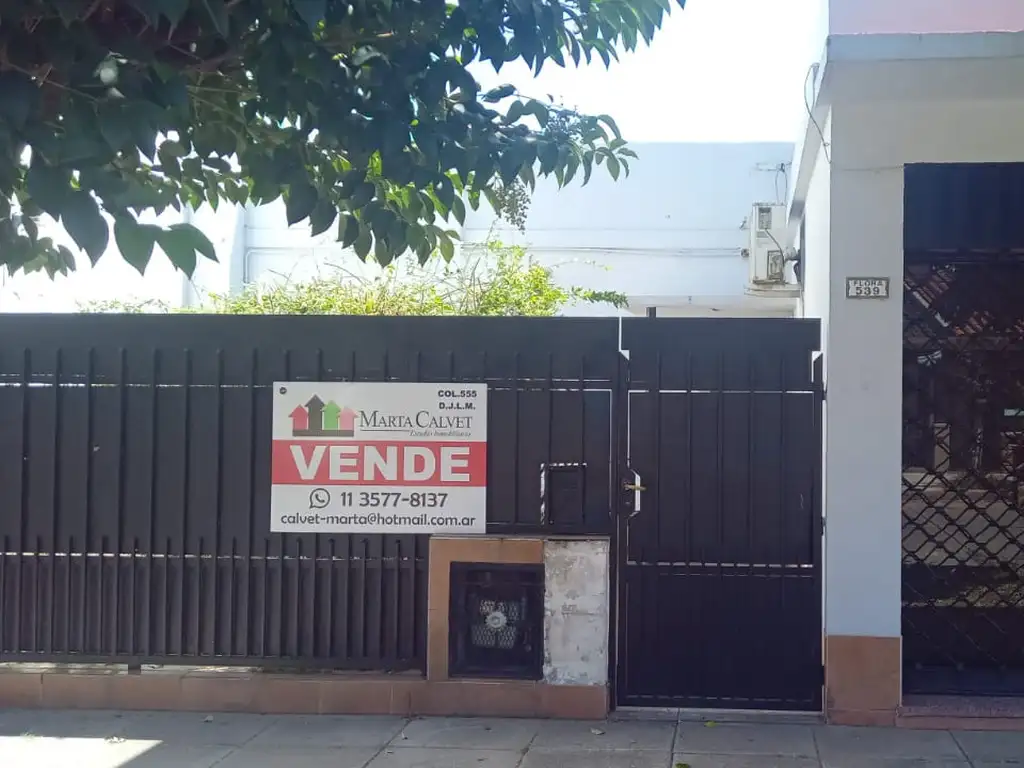 CASA EN VENTA EN HAEDO, EXCELENTE UBICACION