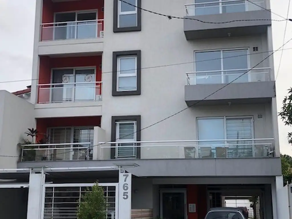 VENTA DE MONOAMBIENTE CON BALCÓN Y ESPACIO DE TERRAZA PROPIO, MUY LUMINOSO