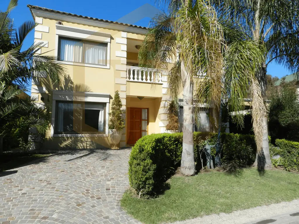 Vende Excelente Propiedad en Bº Cerrado Las Orquídeas