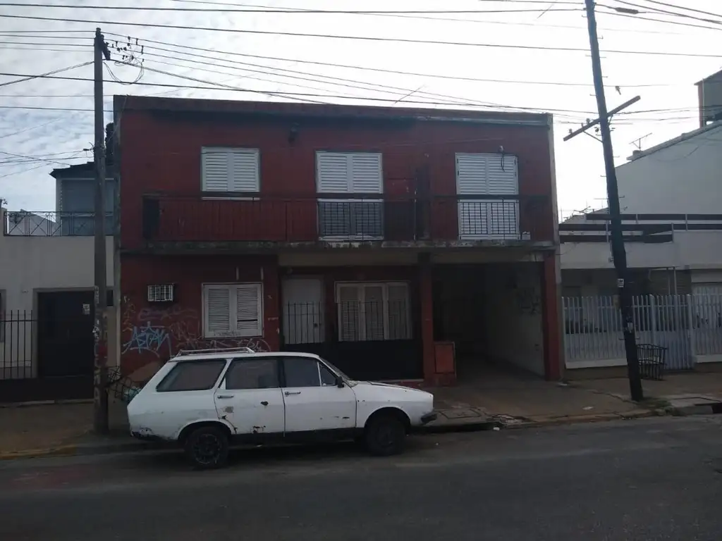 DEPARTAMENTO DE 2 AMBIENTES, A POCAS CUADRAS DE LA ESTACION