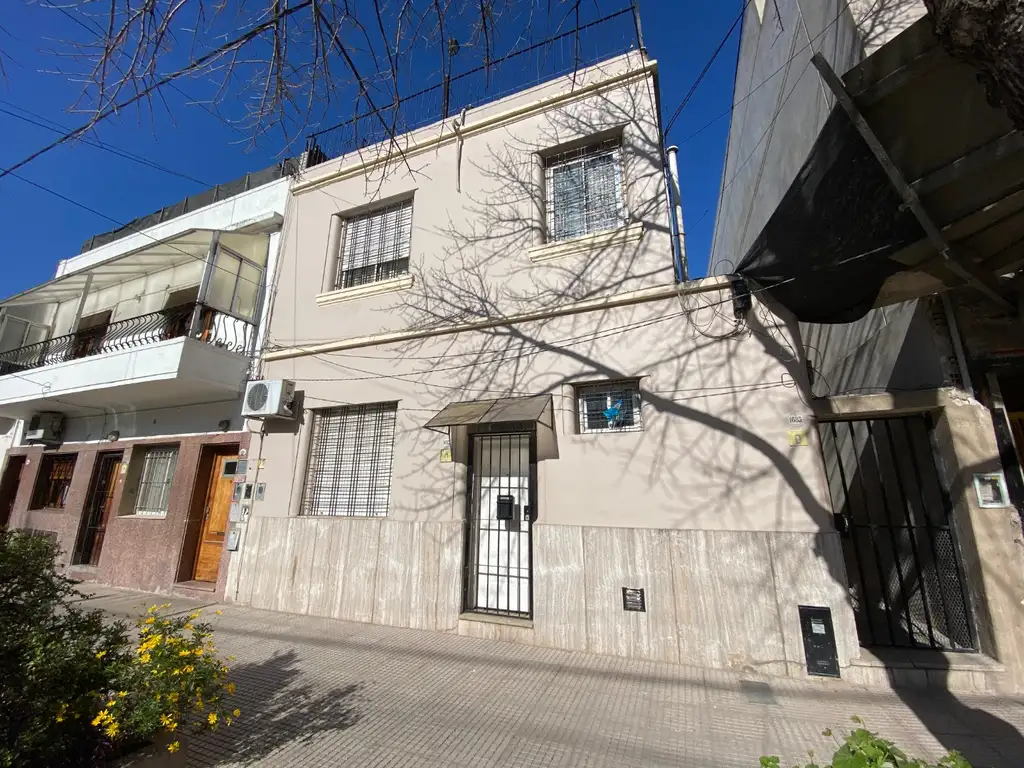 Venta Ph 3 ambientes con escritorio, entrepiso y terraza. Sin Expensas.