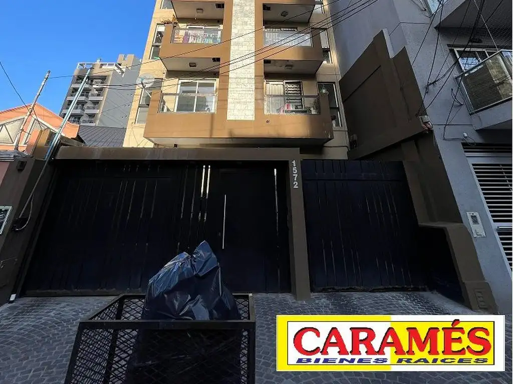 SEMIPISO DE 2 AMB CON BALCÓN Y PARRILLA ¡EXC. UBICACIÓN!