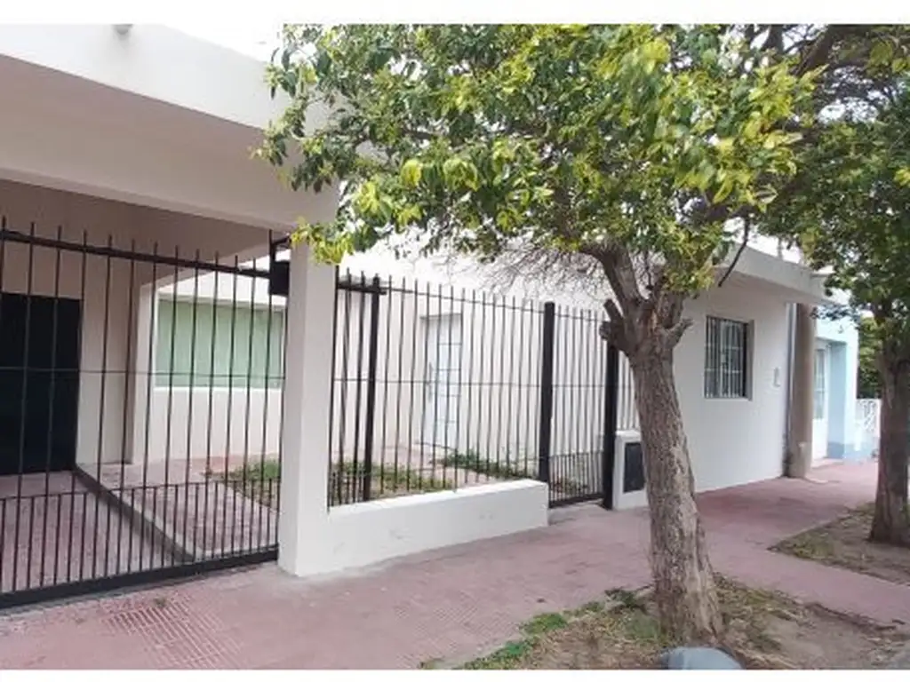 SE VENDE HERMOSA CASA EN - B° Luz y Fuerza