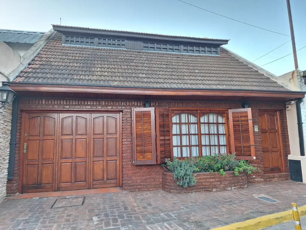 VENTA CASA 4 AMB CON COCHERA Y PATIO EN GERLI