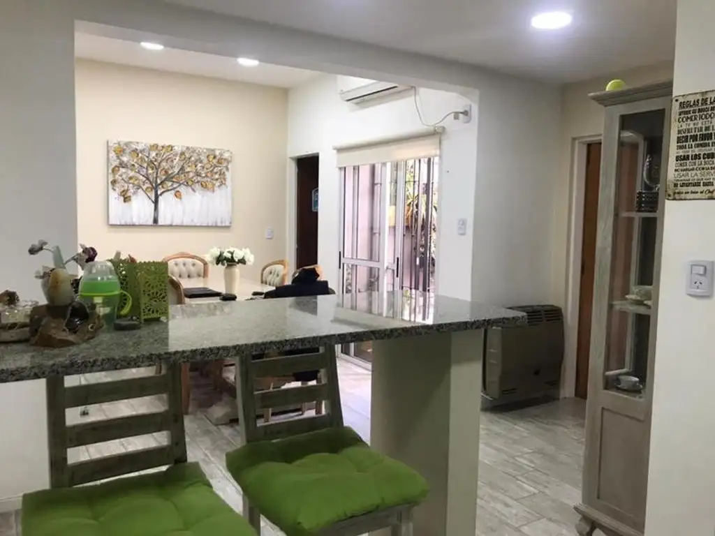 Hermoso PH 3 ambientes, Planta baja con patio y parrilla