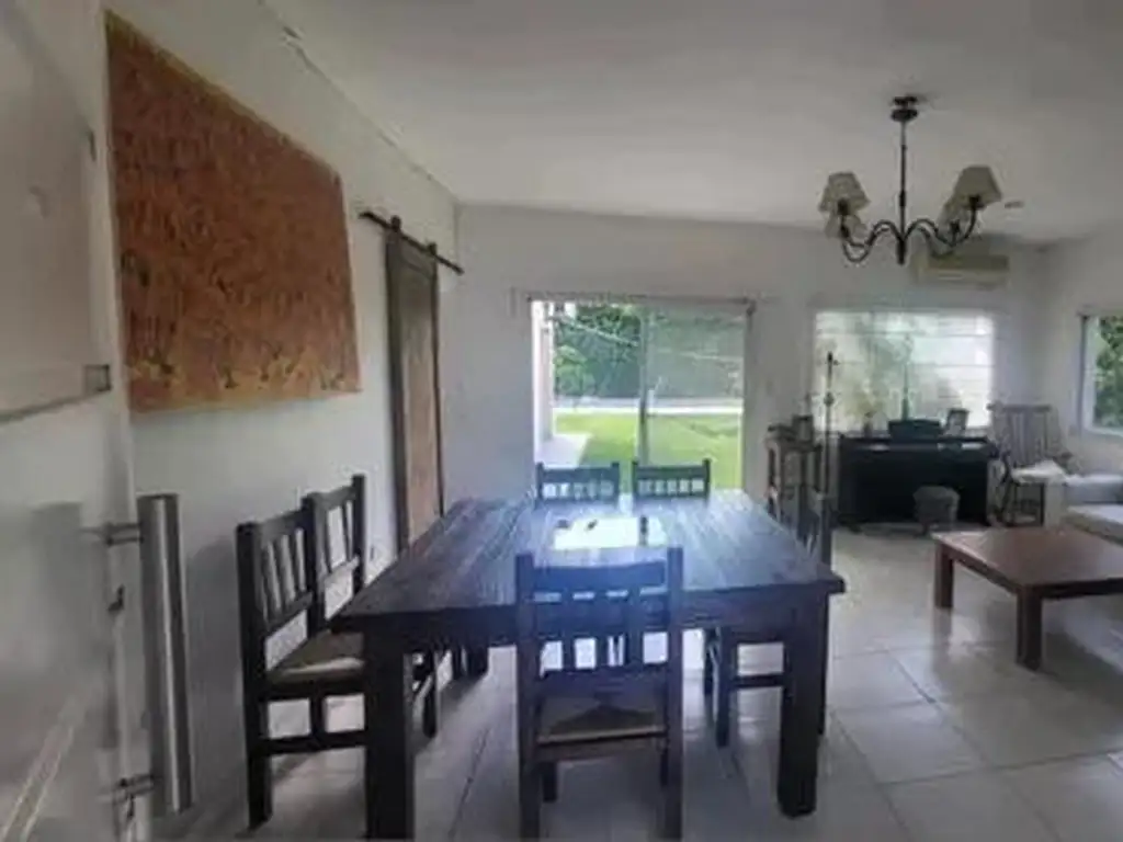 Casa en venta - 3 Dormitorios 2 Baños - 650Mts2 - La Lonja, Pilar