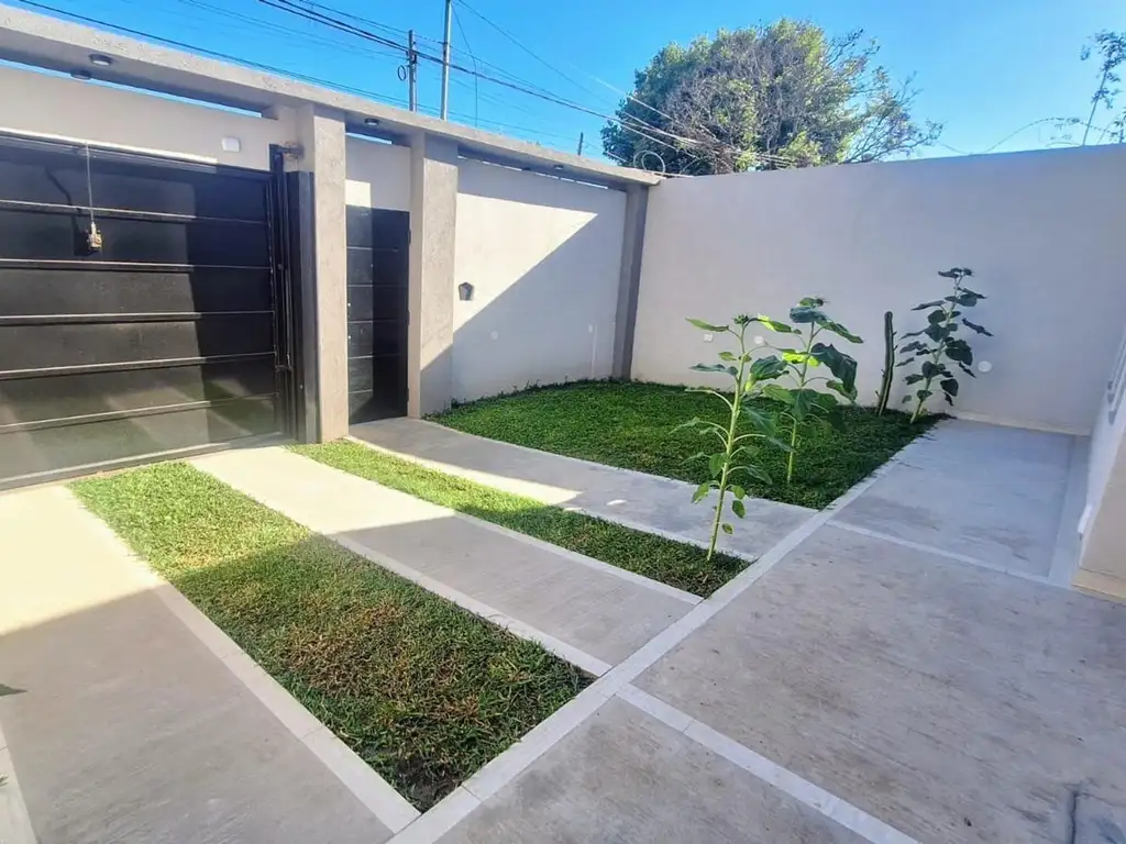 VENTA DE CASA A ESTRENAR C/ COCHERA PARQUE