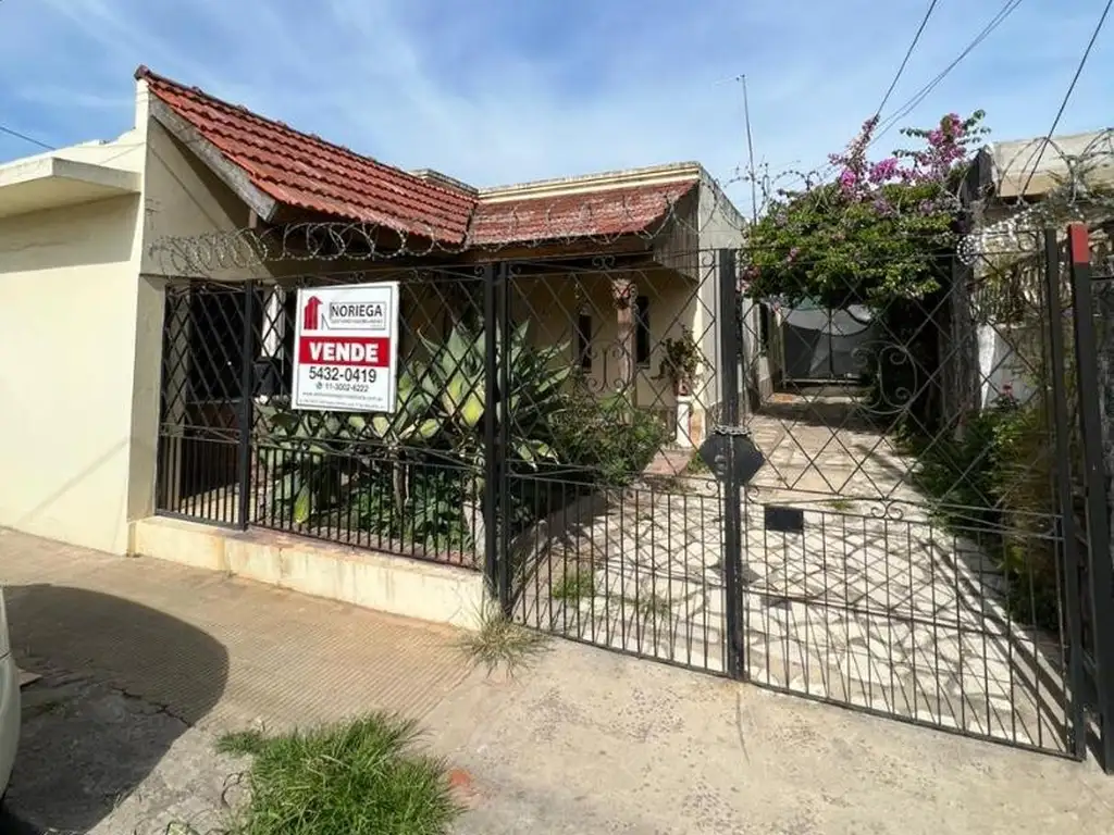 VENTA CASA CON TALLER EN JOSE C PAZ EN MUY BUENA UBICACION