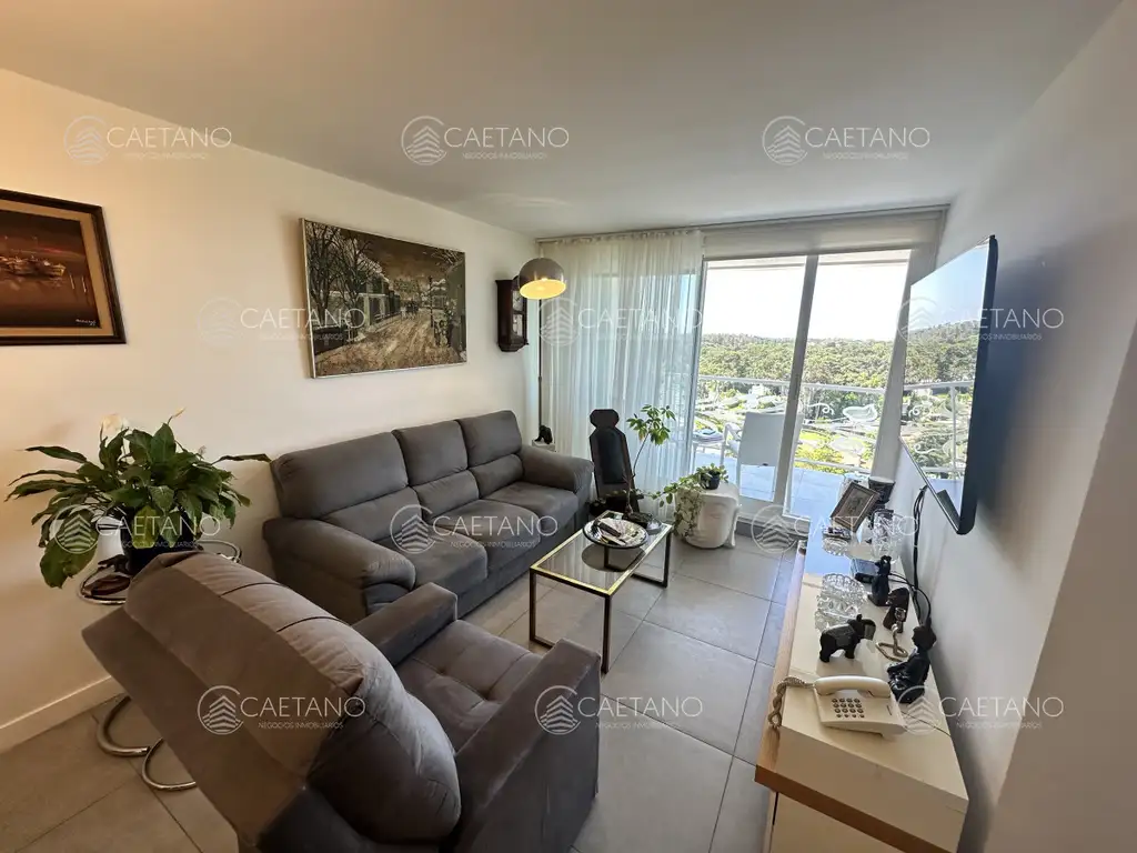 Apartamento en venta de dos dormitorios con garaje en Roosevelt