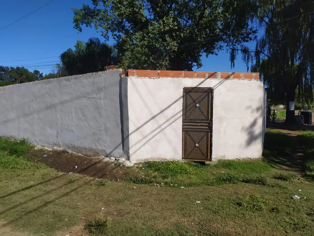 Casa sobre lote de 16x26 Merlo.