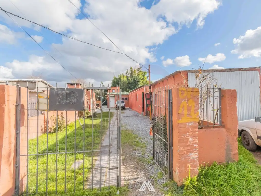 Venta de 4 casas con renta en Pando