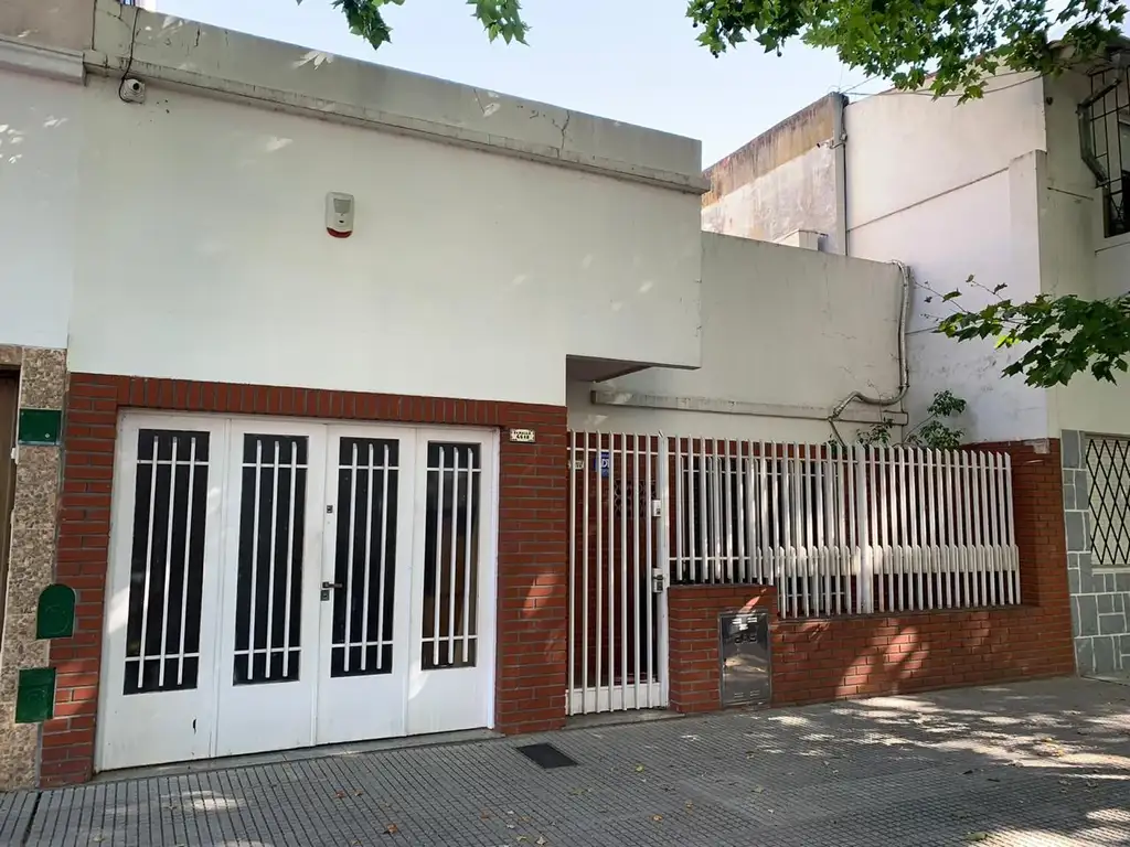 Venta - Casa 4amb con dep. de 2amb en lote propio - Saavedra