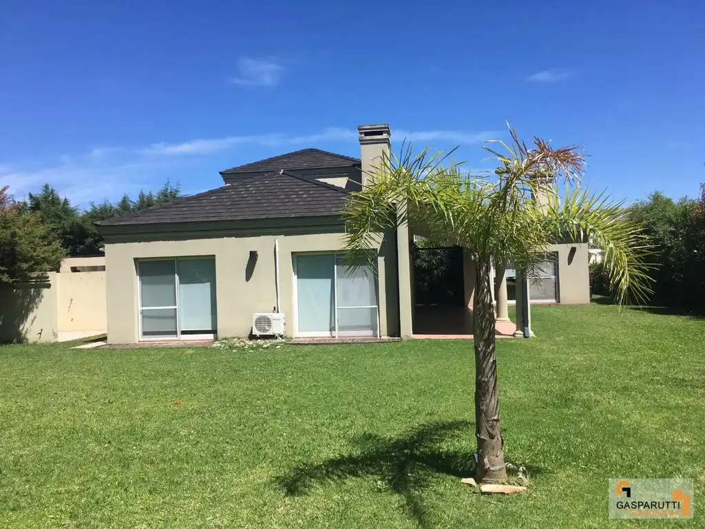 Hermosa Casa en Lote 1200 m con Pileta en Barrio Cerrado Sep