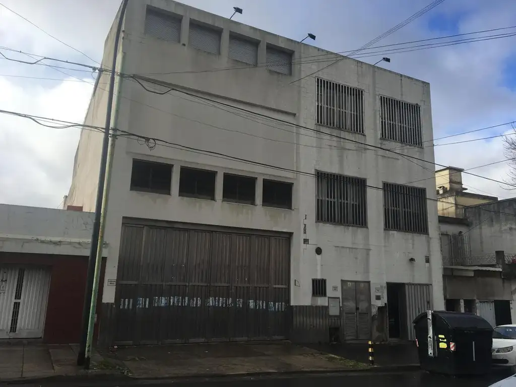 Depósito  de 1870 m2 en Mataderos