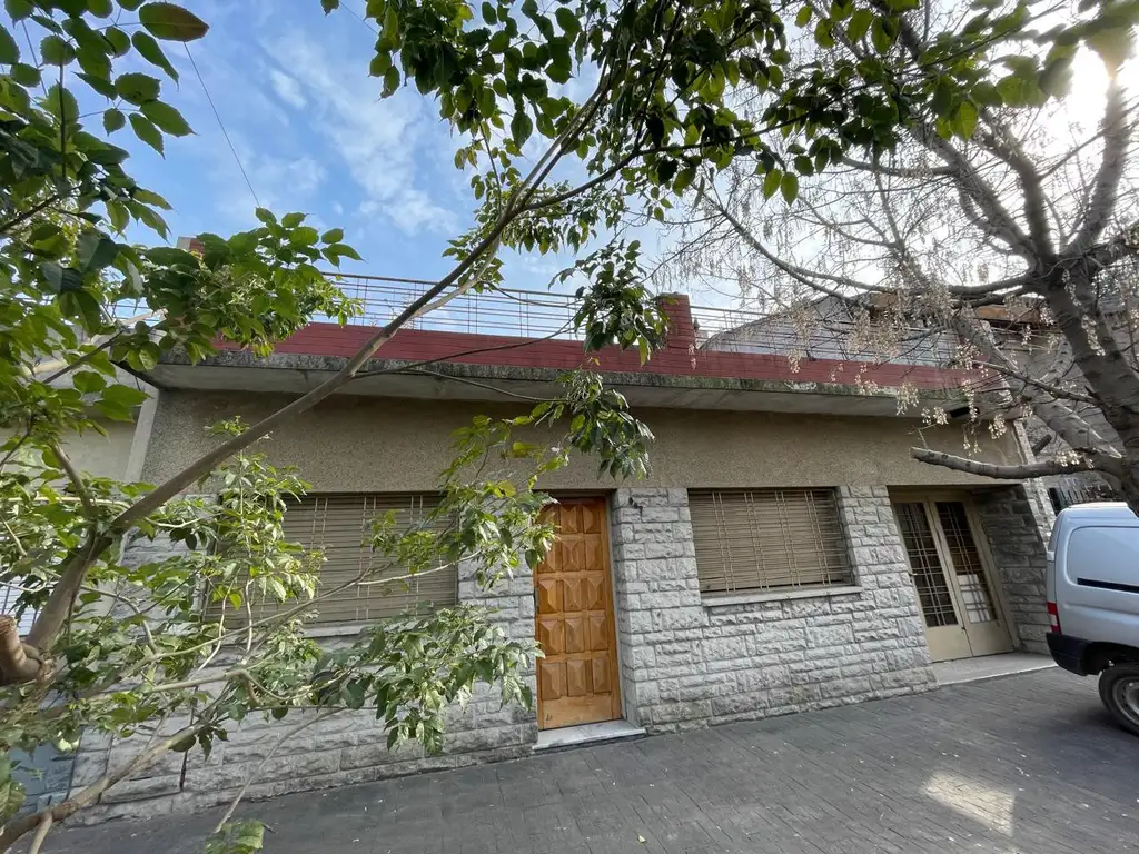 CASA IDEAL PARA 2 FAMILIAS EN VENTA - RAMOS MEJIA - NUEVO PRECIO