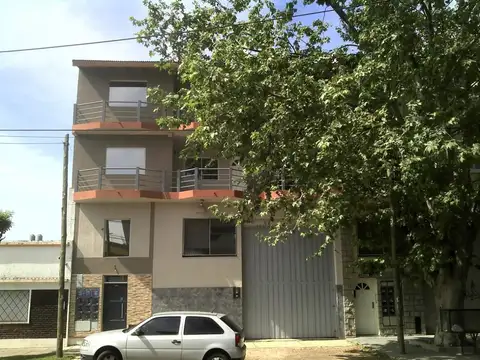 COMPLEJO DE DEPARTAMENTOS + GALPON VENTA EN BLOCK