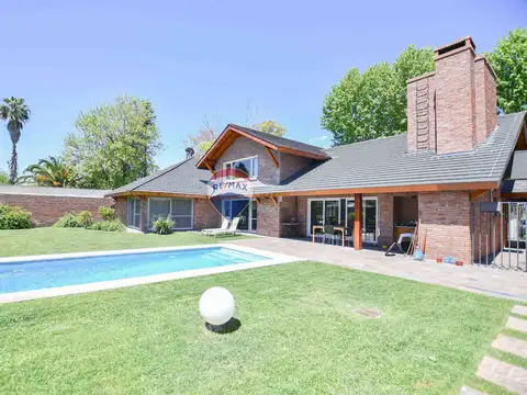 CASA 3 DORMITORIOS EN VENTA EN GONNET CON PILETA - Foto 0
