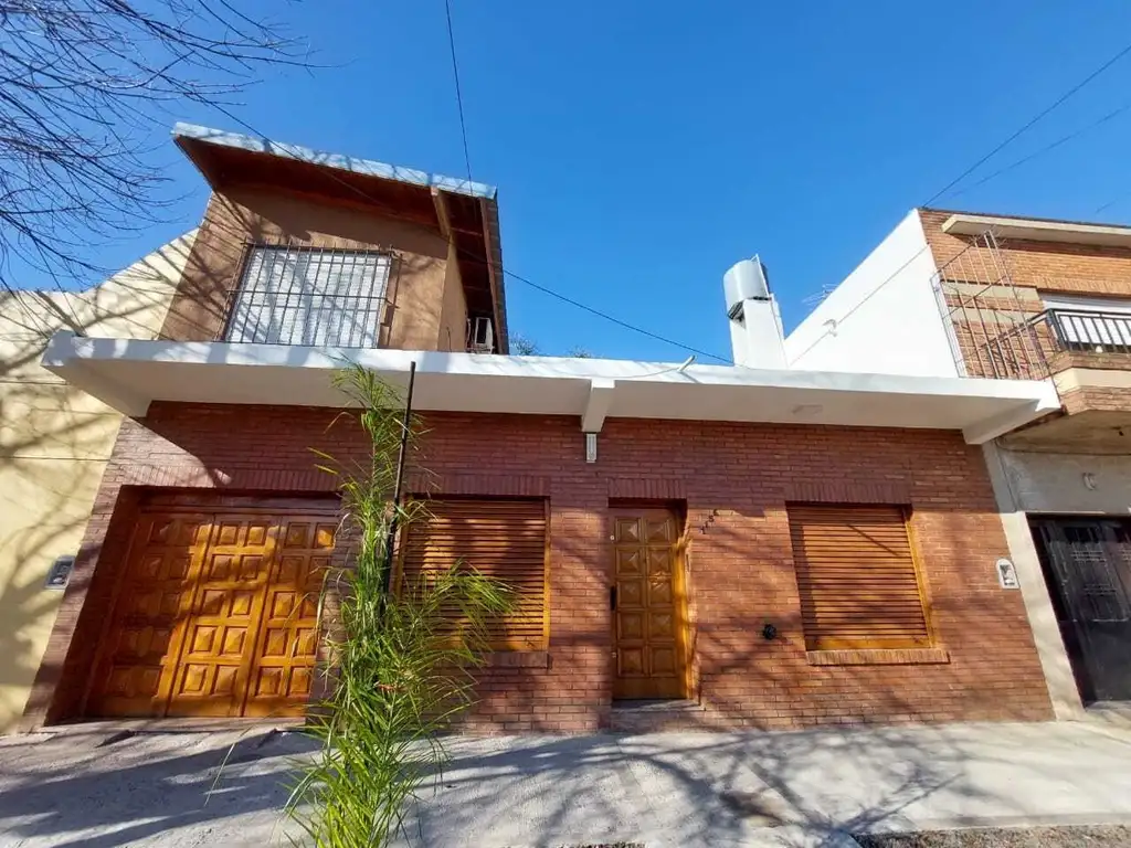 Casa en venta 5 ambientes en Loma Hermosa