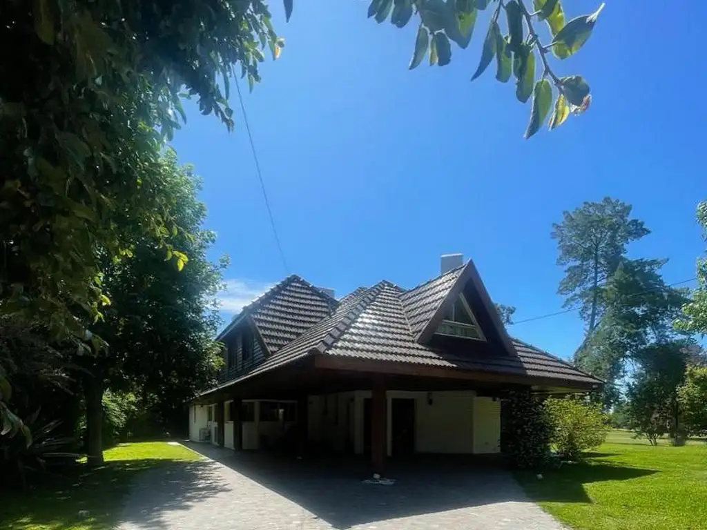 Casa en El Sosiego sobre lote de 900 m2 al Golf. Canning-Esteban Echeverría.