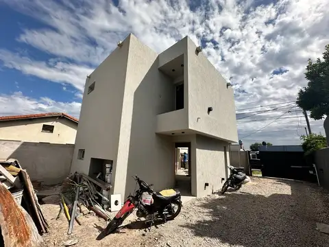 Duplex en venta dos dormitorios y parque, La Plata