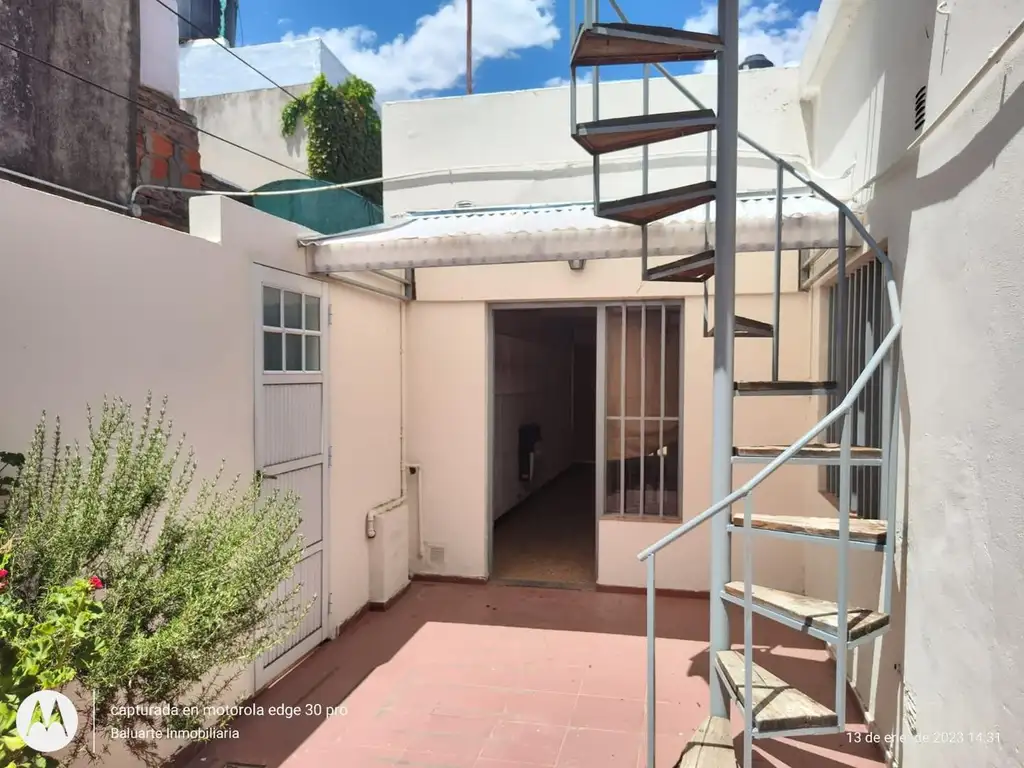 VENTA CASA INTERNA CON PATIO