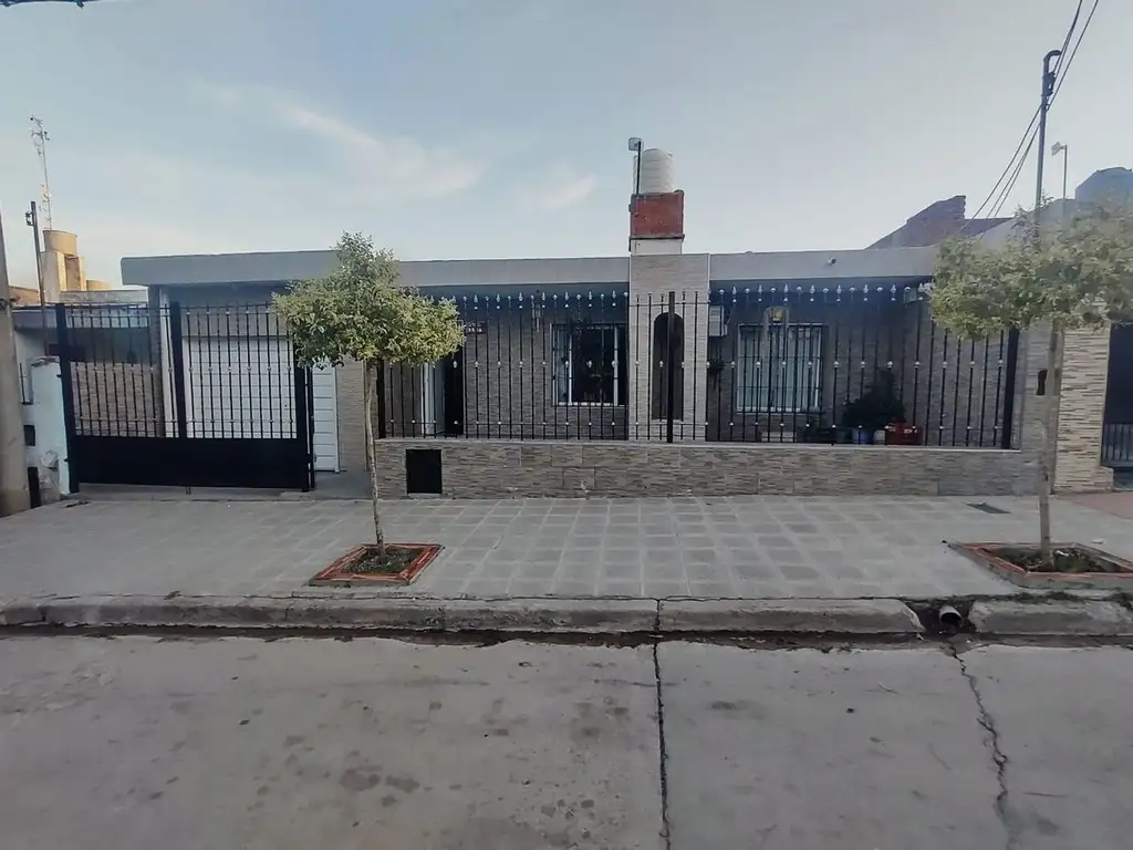 VENDO CASA EN BARRIO YAPEYU CON ESCRITURA