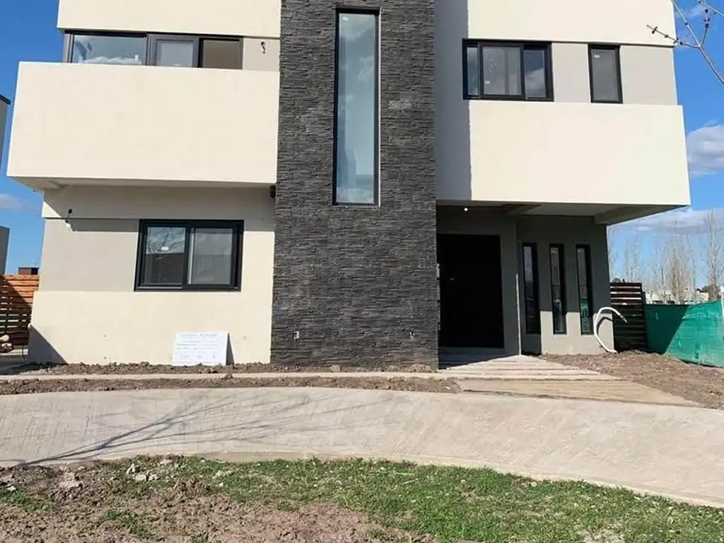 CASA EN VENTA EN SAN EDUARDO - PILAR DEL ESTE.