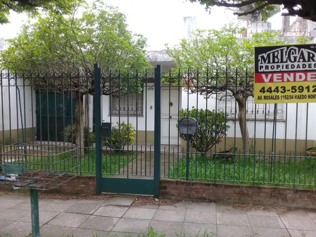 Casa americana 4 ambientes  a 1 cuadra de AV Rosales y Montarce