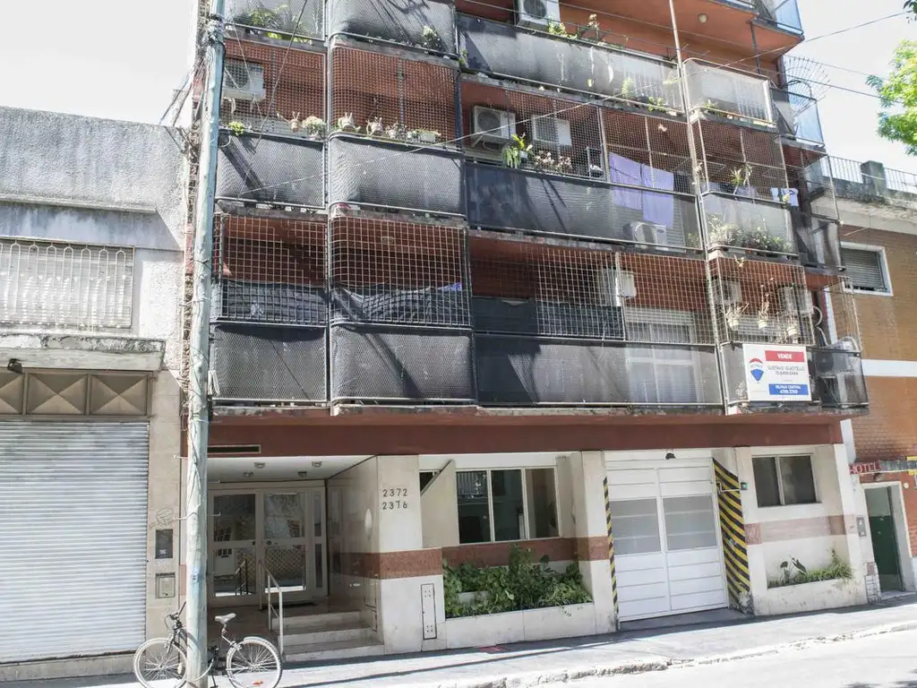 Oficina con cocheras en venta en Balvanera - Capital Federal