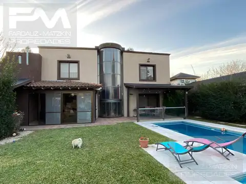 Casa en Venta - 4 dormitorios - USD 360.000
