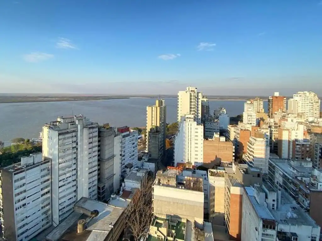 CIUFFOLI: Vista río. Ventilación cruzada. Piso alto. Baulera